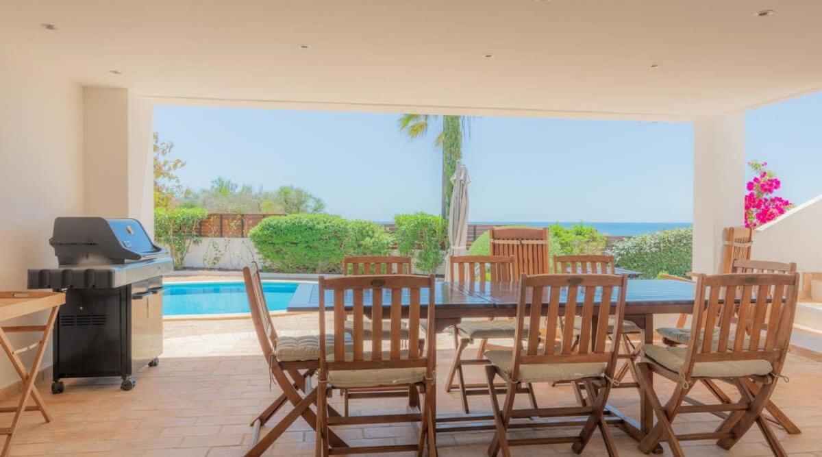 Villa Prado - Beautiful Beachfront Villa Albufeira Dış mekan fotoğraf